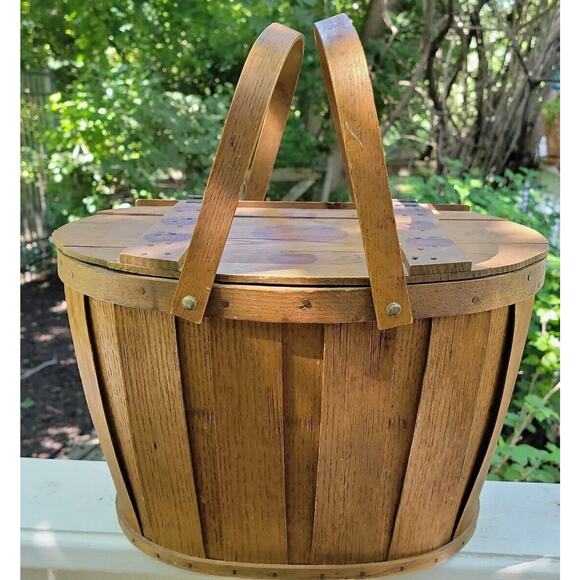Basketville Vermont Picnic Basket Sturdy Vertical Slates Handles Apple Design - Picture 1 of 12